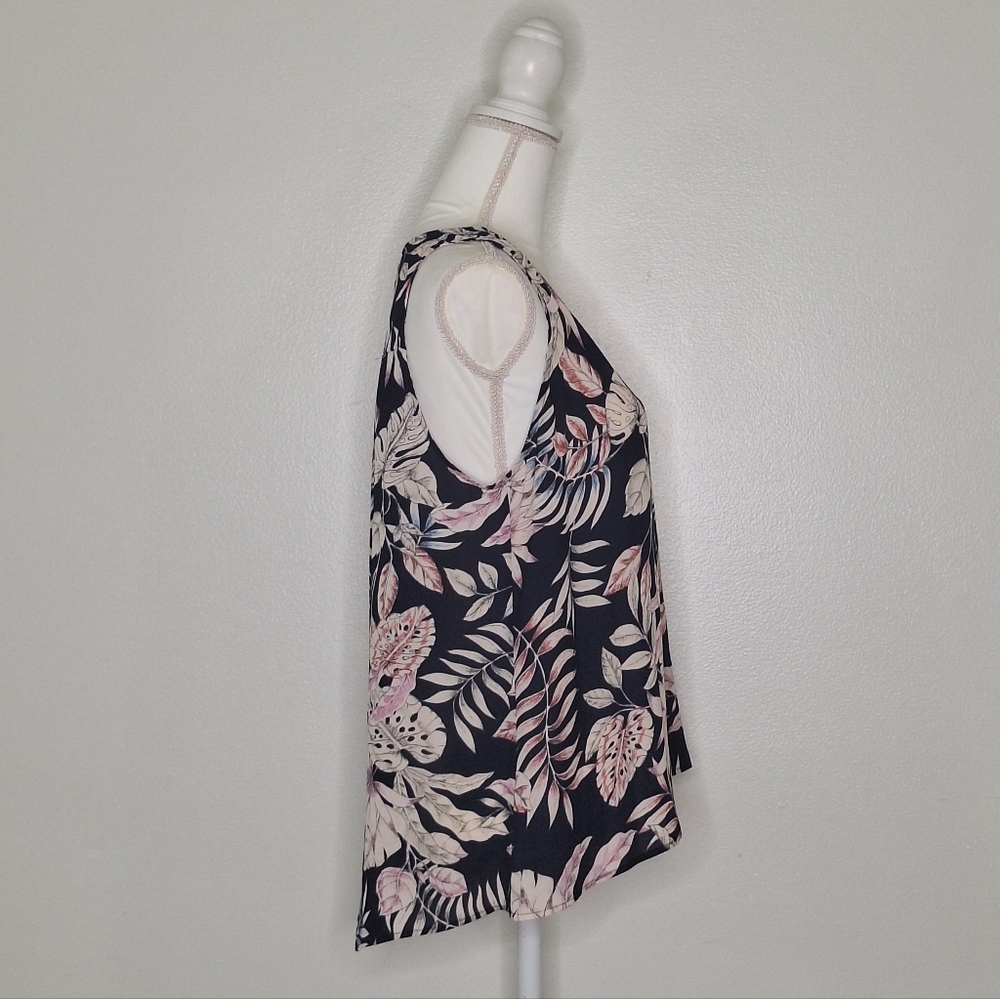 Lush Navy Tropical Print Sleeveless Casual Blouse - Picture 2 of 8